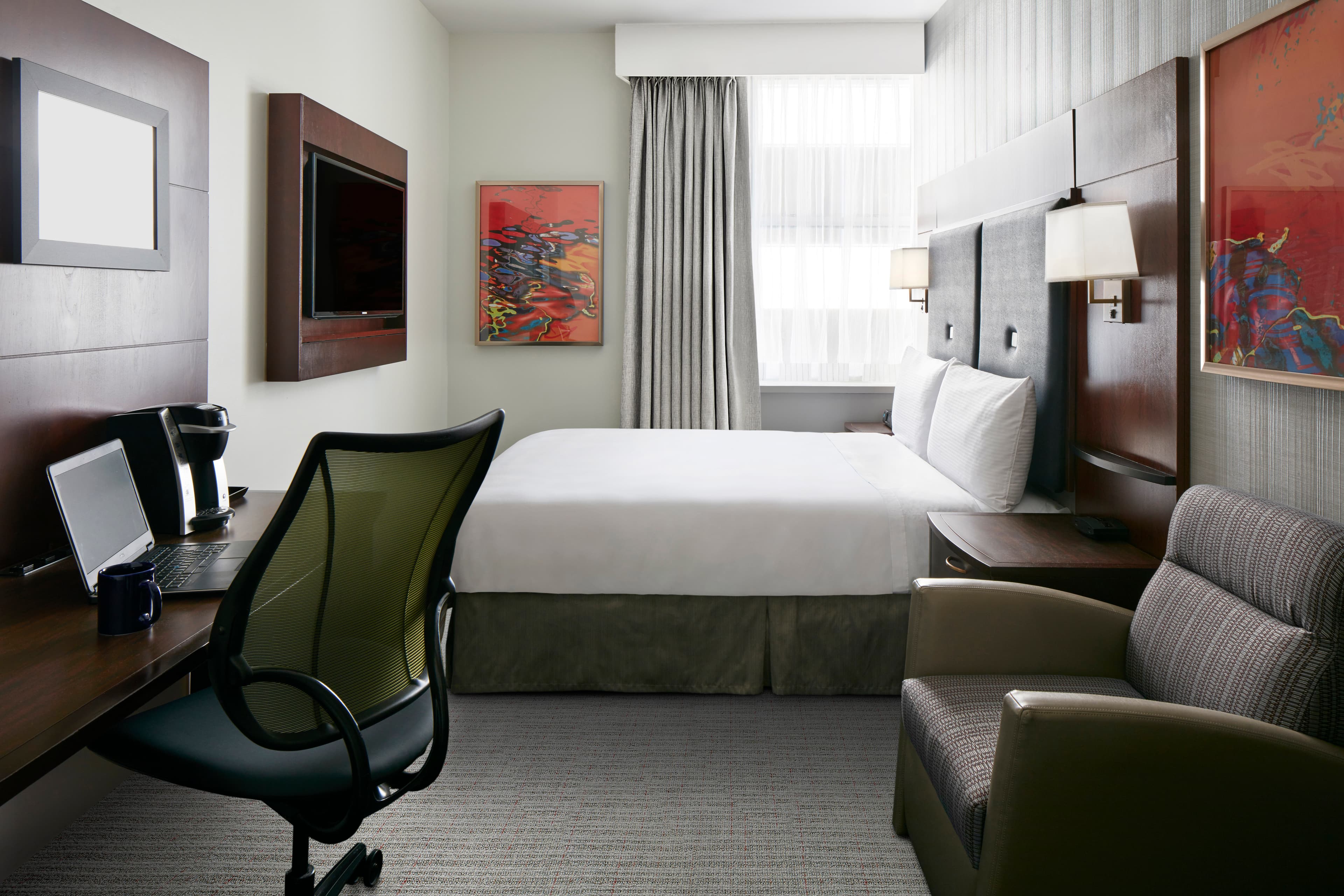 Club Room at Our Boston Hotel Near Faneuil Hall